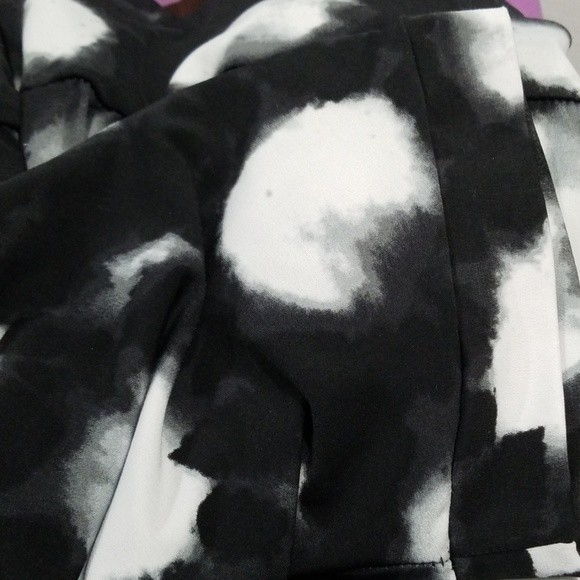 Women's Lane Bryant Plus Size V-Neck Black & White Top - Picture 4 of 7